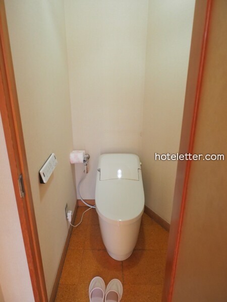 富士野屋旅館客室トイレ