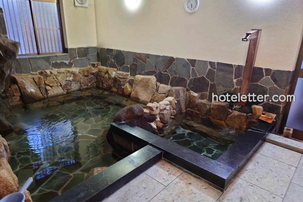 璃洛の岩風呂温泉