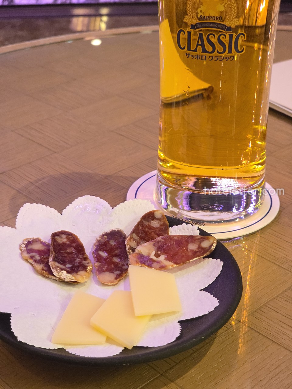 ホテル日航ノースランド帯広のラウンジハッピーアワービールとつまみ